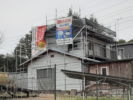 石岡市屋根塗装で足場仮設